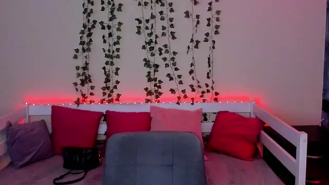 Snapshot of Sahara_Shields chatting on 02-26-26, 09:19 Sahara Shields online show from 02-26-26, 09:19