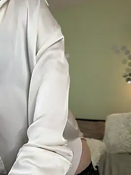 Snapshot of Kiss_My_Body chatting on 02-02-25, 06:10 Kiss My Body online show from 02-02-25, 06:10