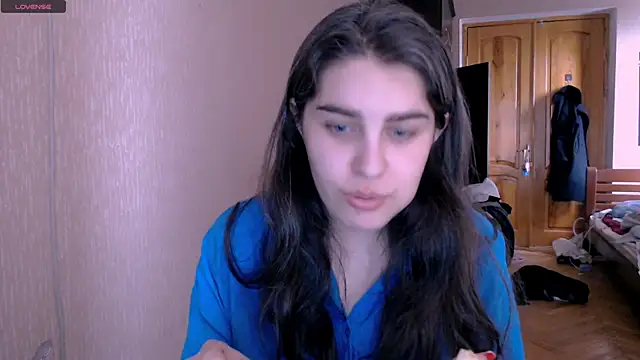 Snapshot of _Roselina_ chatting on 02-06-25, 12:05 Roselina online show from 02-06-25, 12:05