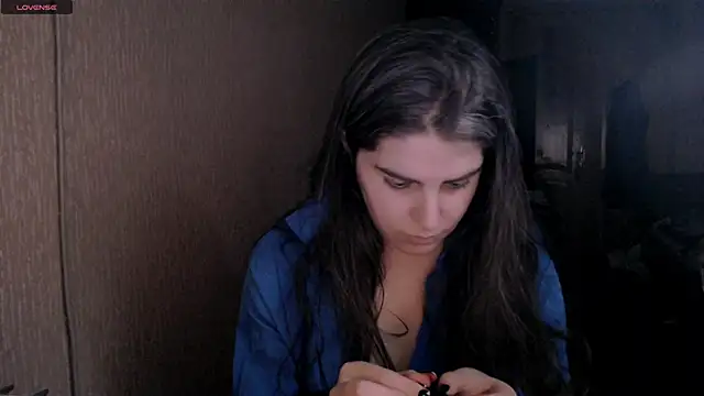 Snapshot of _Roselina_ chatting on 02-06-25, 03:09 Roselina online show from 02-06-25, 03:09