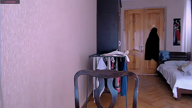 Snapshot of _Roselina_ chatting on 02-09-25, 09:16 Roselina online show from 02-09-25, 09:16