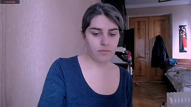 Snapshot of _Roselina_ chatting on 02-10-25, 10:09 Roselina online show from 02-10-25, 10:09