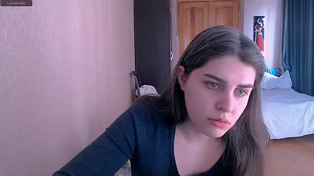 Snapshot of _Roselina_ chatting on 03-11-25, 09:02 Roselina online show from 03-11-25, 09:02