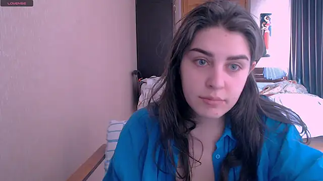 Snapshot of _Roselina_ chatting on 03-18-25, 06:36 Roselina online show from 03-18-25, 06:36