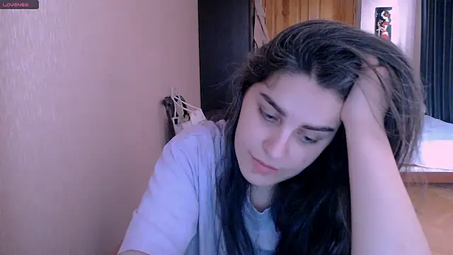 Snapshot of _Roselina_ chatting on 03-20-25, 10:54 Roselina online show from 03-20-25, 10:54