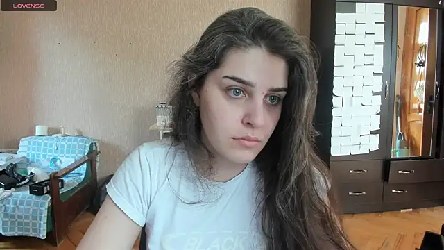 Snapshot of _Roselina_ chatting on 07-07-26, 06:47 Roselina online show from 07-07-26, 06:47