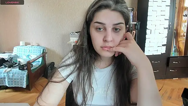 Snapshot of _Roselina_ chatting on 07-07-26, 07:23 Roselina online show from 07-07-26, 07:23