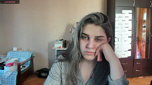 Snapshot of _Roselina_ chatting on 07-09-26, 02:10 Roselina online show from 07-09-26, 02:10