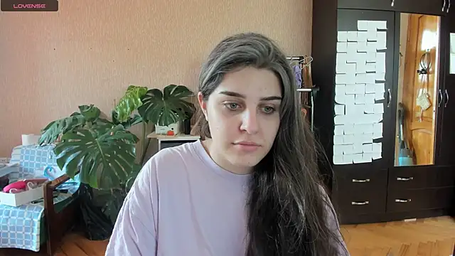 Snapshot of _Roselina_ chatting on 07-11-26, 07:44 Roselina online show from 07-11-26, 07:44