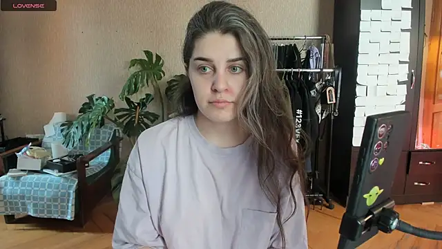 Snapshot of _Roselina_ chatting on 07-28-26, 10:21 Roselina online show from 07-28-26, 10:21