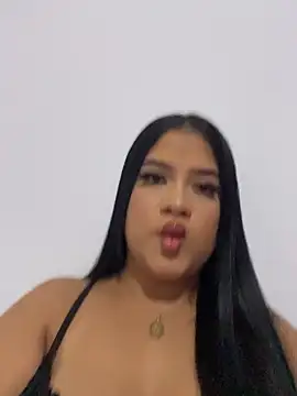 Snapshot of Cinnamon-Dirty chatting on 12-13-25, 10:15 Cinnamon-Dirty online show from 12-13-25, 10:15