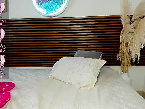 Snapshot of Missangeldust16 chatting on 03-18-25, 03:31 Missangeldust16 online show from 03-18-25, 03:31