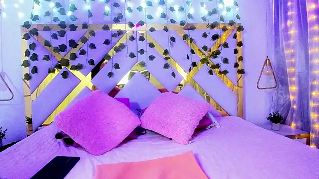 Snapshot of Christal_Golden chatting on 01-14-25, 12:35 Christal Golden online show from 01-14-25, 12:35