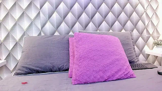 Snapshot of Christal_Golden chatting on 02-27-25, 06:42 Christal Golden online show from 02-27-25, 06:42