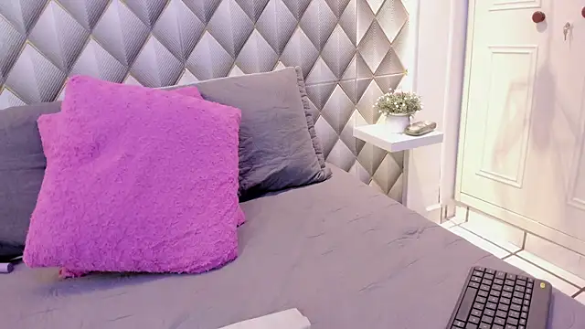 Snapshot of Christal_Golden chatting on 02-27-25, 09:47 Christal Golden online show from 02-27-25, 09:47