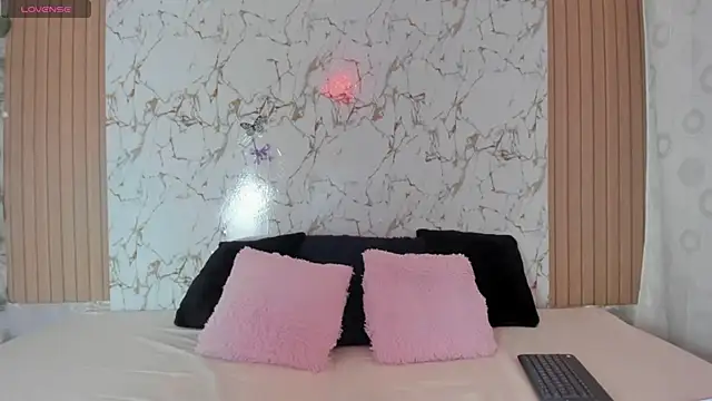 Snapshot of Christal_Golden chatting on 12-03-25, 08:40 Christal Golden online show from 12-03-25, 08:40