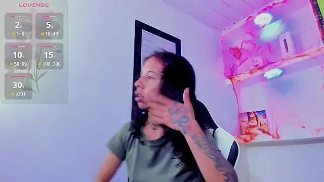 Snapshot of Miss_sparkle00 chatting on 10-29-25, 05:20 Miss sparkle00 online show from 10-29-25, 05:20