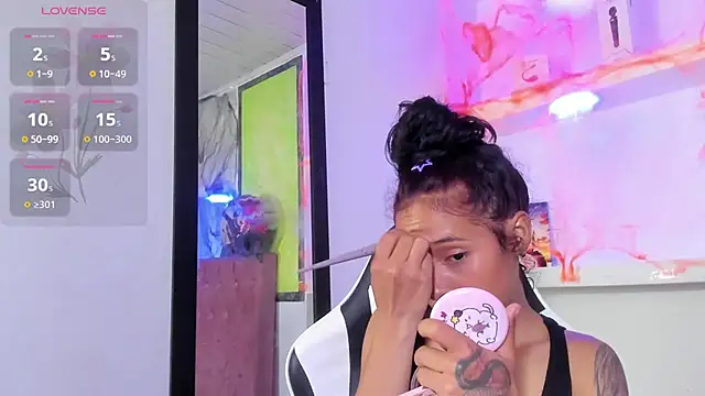 Snapshot of Miss_sparkle00 chatting on 10-31-25, 05:08 Miss sparkle00 online show from 10-31-25, 05:08