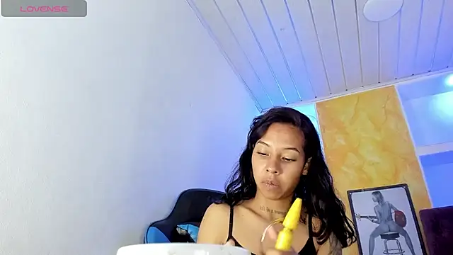 Snapshot of Miss_sparkle00 chatting on 11-29-25, 05:10 Miss sparkle00 online show from 11-29-25, 05:10