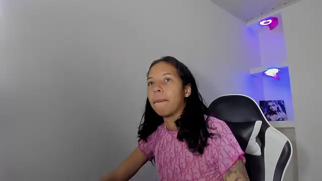 Snapshot of Miss_sparkle00 chatting on 11-30-25, 04:49 Miss sparkle00 online show from 11-30-25, 04:49