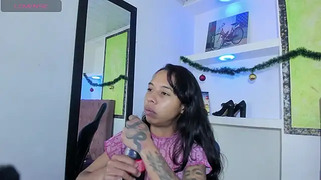 Snapshot of Miss_sparkle00 chatting on 01-05-26, 08:01 Miss sparkle00 online show from 01-05-26, 08:01