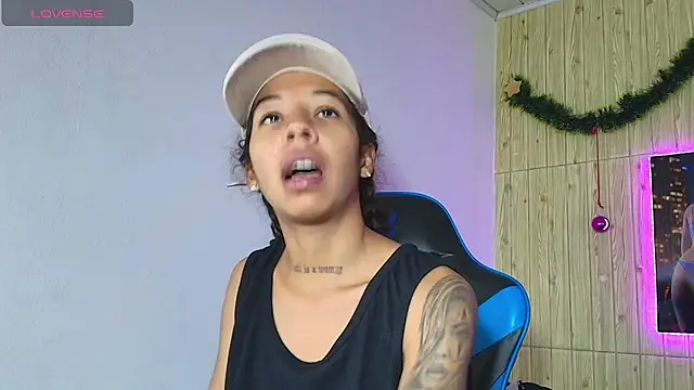 Snapshot of Miss_sparkle00 chatting on 01-06-26, 08:12 Miss sparkle00 online show from 01-06-26, 08:12