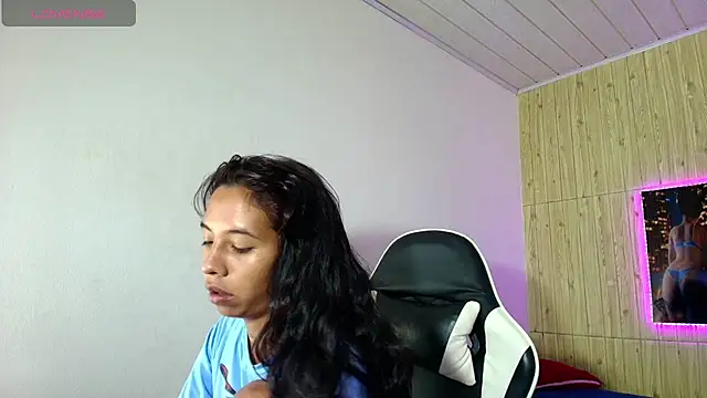 Snapshot of Miss_sparkle00 chatting on 01-08-26, 08:22 Miss sparkle00 online show from 01-08-26, 08:22