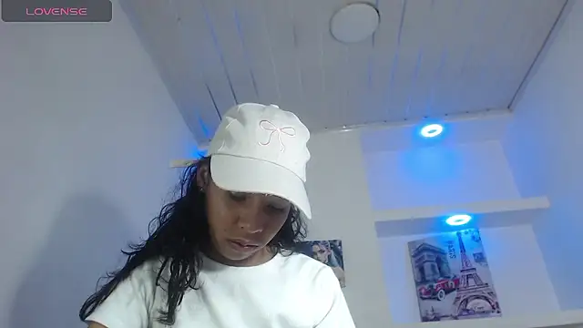 Snapshot of Miss_sparkle00 chatting on 01-17-26, 08:01 Miss sparkle00 online show from 01-17-26, 08:01