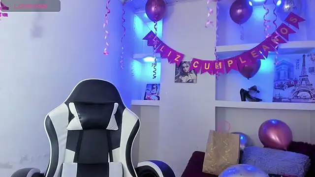 Snapshot of Miss_sparkle00 chatting on 02-05-26, 08:35 Miss sparkle00 online show from 02-05-26, 08:35