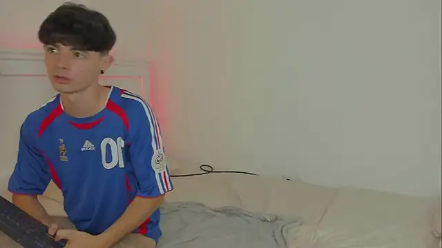 Snapshot of connor_and_angel chatting on 03-08-26, 02:04 connor and angel online show from 03-08-26, 02:04