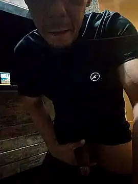 Snapshot of Santanacumxplod chatting on 09-20-25, 04:02 Santanacumxplod online show from 09-20-25, 04:02