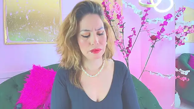 Snapshot of scarlette69 chatting on 12-21-25, 07:54 scarlette69 online show from 12-21-25, 07:54