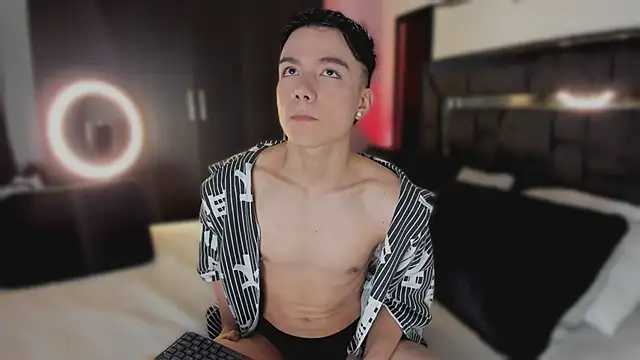 Snapshot of alanblack1 chatting on 03-09-26, 01:37 alanblack1 online show from 03-09-26, 01:37