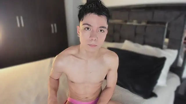 Snapshot of alanblack1 chatting on 03-10-26, 01:05 alanblack1 online show from 03-10-26, 01:05