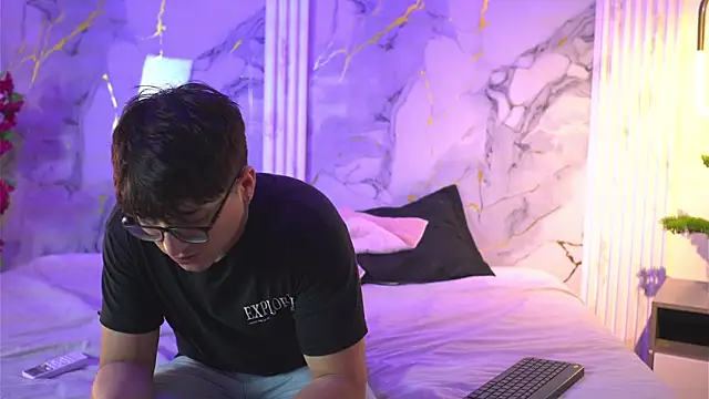 vanilla hot online show from 11-04-25, 01:32