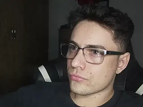 Dyllan   online show from 10-14-25, 01:50