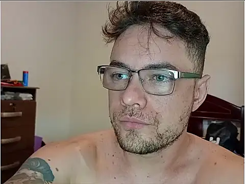 Snapshot of Dyllan__ chatting on 04-15-26, 06:15 Dyllan online show from 04-15-26, 06:15