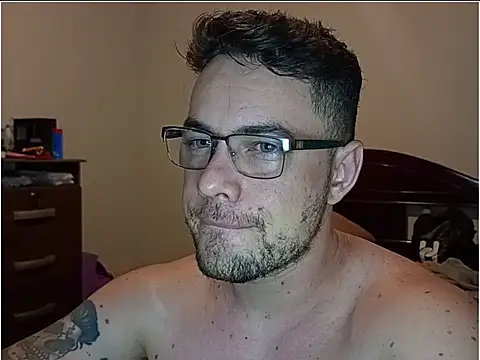 Snapshot of Dyllan__ chatting on 04-16-26, 01:06 Dyllan online show from 04-16-26, 01:06