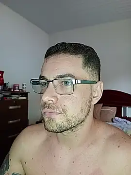Snapshot of Dyllan__ chatting on 05-19-26, 02:23 Dyllan online show from 05-19-26, 02:23