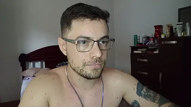 Snapshot of Dyllan__ chatting on 05-26-26, 02:24 Dyllan online show from 05-26-26, 02:24