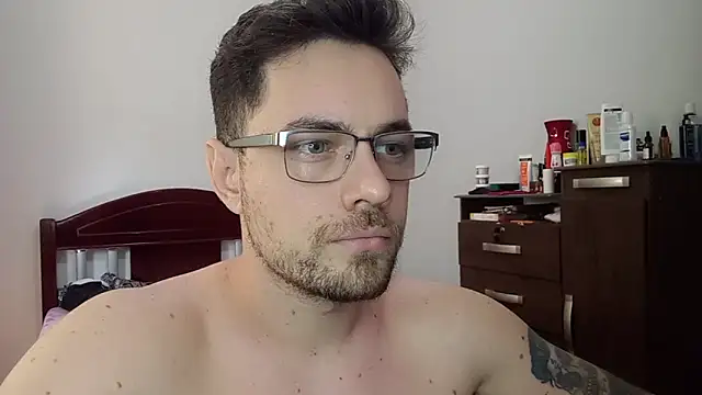 Snapshot of Dyllan__ chatting on 06-08-26, 03:01 Dyllan online show from 06-08-26, 03:01