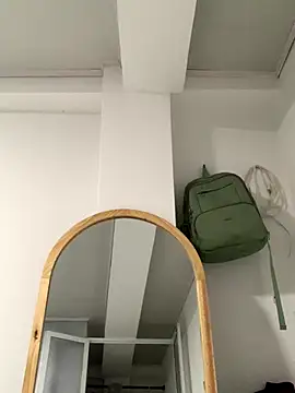 Bella still online show from 10-07-25, 01:08