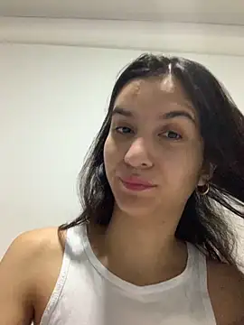 Bella still online show from 11-07-25, 01:22