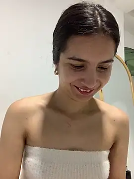 Bella still online show from 12-01-25, 01:16