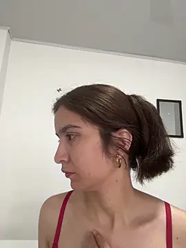 Snapshot of Bella_still chatting on 02-04-26, 01:39 Bella still online show from 02-04-26, 01:39