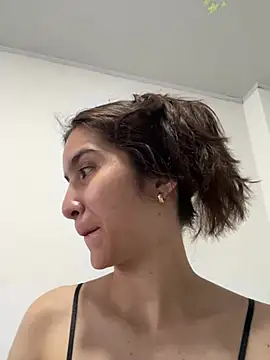 Snapshot of Bella_still chatting on 02-24-26, 01:53 Bella still online show from 02-24-26, 01:53