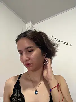 Snapshot of Bella_still chatting on 03-16-26, 01:15 Bella still online show from 03-16-26, 01:15