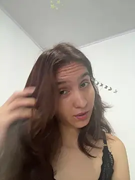 Snapshot of Bella_still chatting on 06-01-26, 02:19 Bella still online show from 06-01-26, 02:19