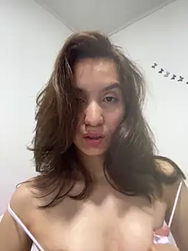 Snapshot of Bella_still chatting on 06-04-26, 10:49 Bella still online show from 06-04-26, 10:49