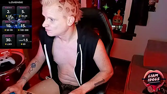 Snapshot of LiamIdols chatting on 10-13-25, 09:15 LiamIdols online show from 10-13-25, 09:15